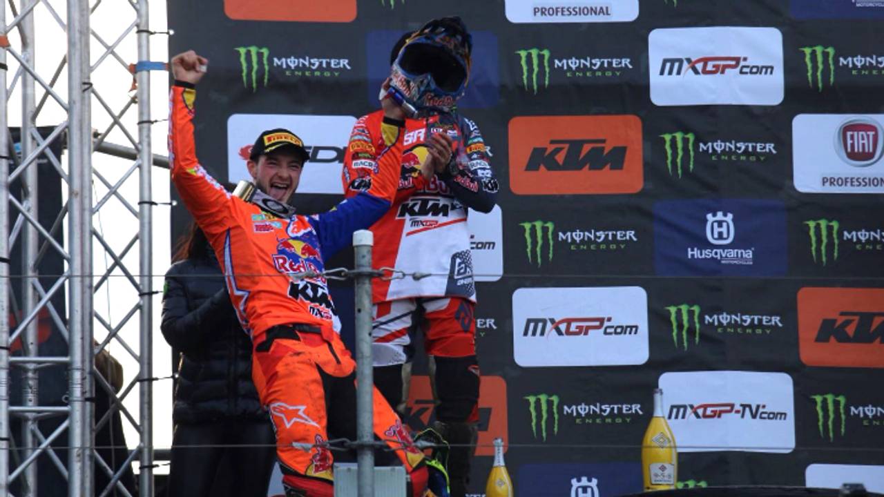 Een juichende Jeffrey Herlings, zondag weer? (Foto: Fabian Eijkhout)