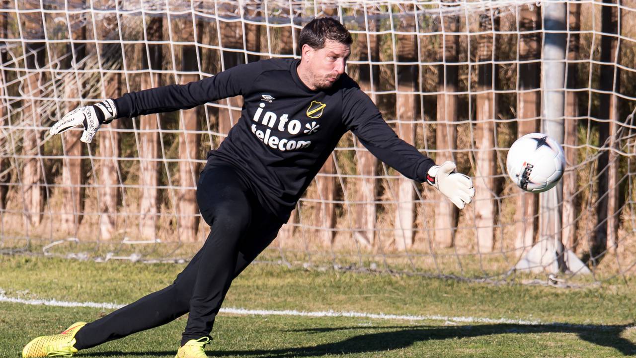 Keeperstrainer Gábor Babos verruilt NAC voor NEC. (Foto: VI Images)