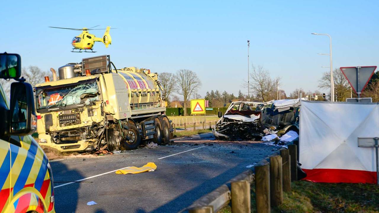 Vijf Doden Bij Zwaar Ongeval Tussen Vrachtwagen En Busje Bij Helmond Omroep Brabant