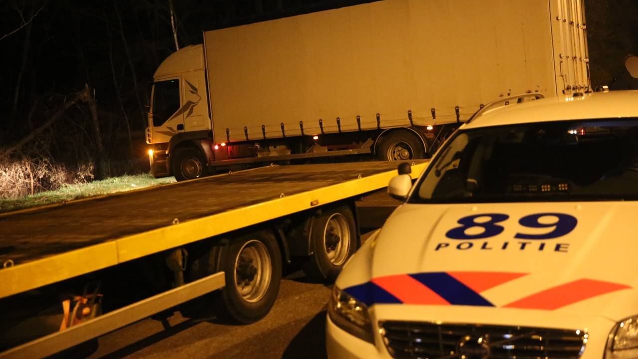De achtergelaten vrachtwagen. (Foto: Christian Traets: SQ Vision)