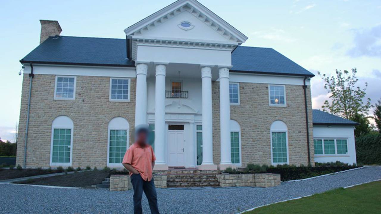 Jimmy P. voor zijn Graceland in Breda