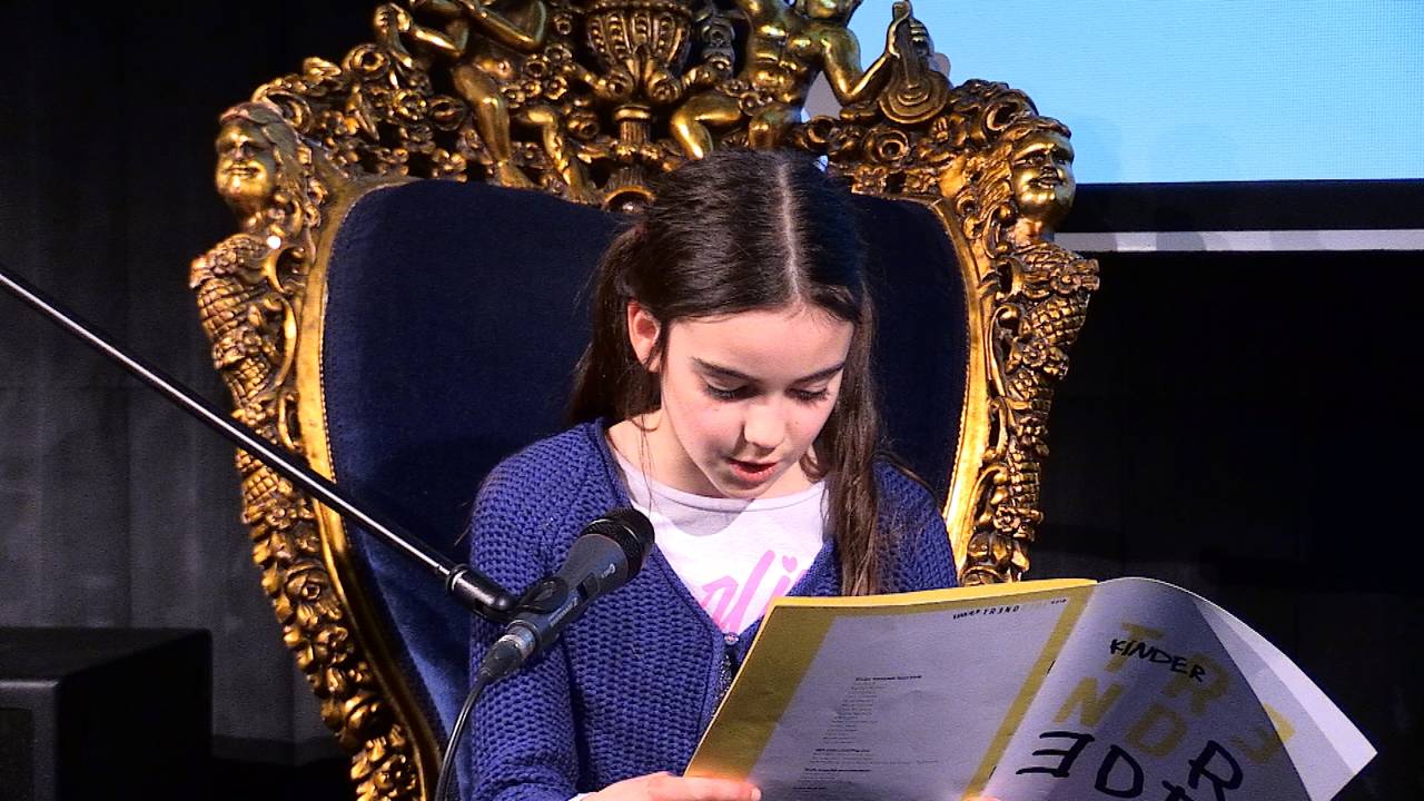 Lorelei leest de troonrede voor. (Foto: Raymond Merkx)