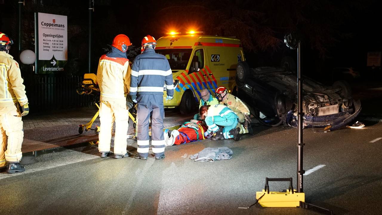 Na het ongeluk werden verschillende hulpdiensten opgeroepen (foto: Jozef Bijnen).