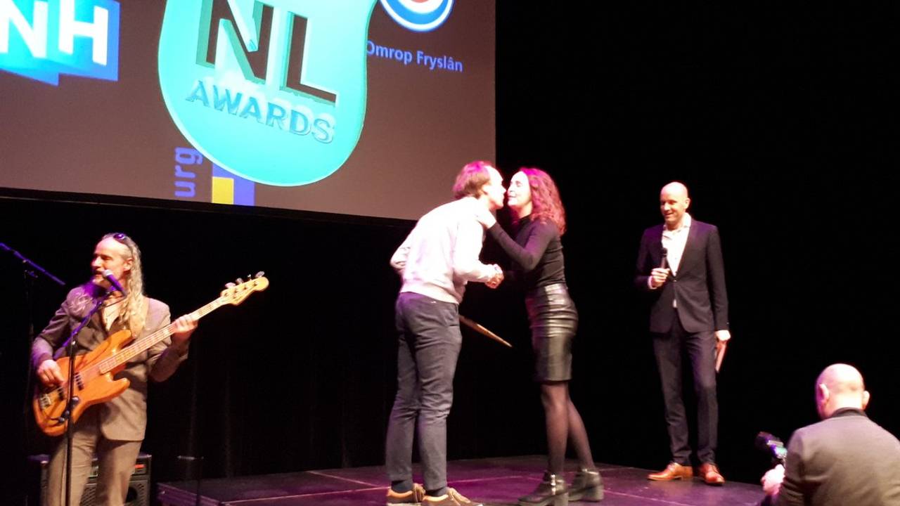Karlijn Houterman wint NL Award voor 'Jong talent'.