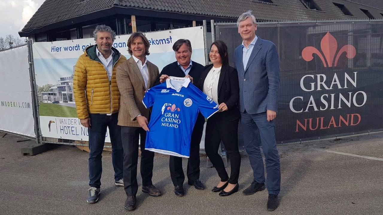 Het nieuwe shirt van FC Den Bosch voor het restant van dit seizoen. (Foto: Henk van Esch)