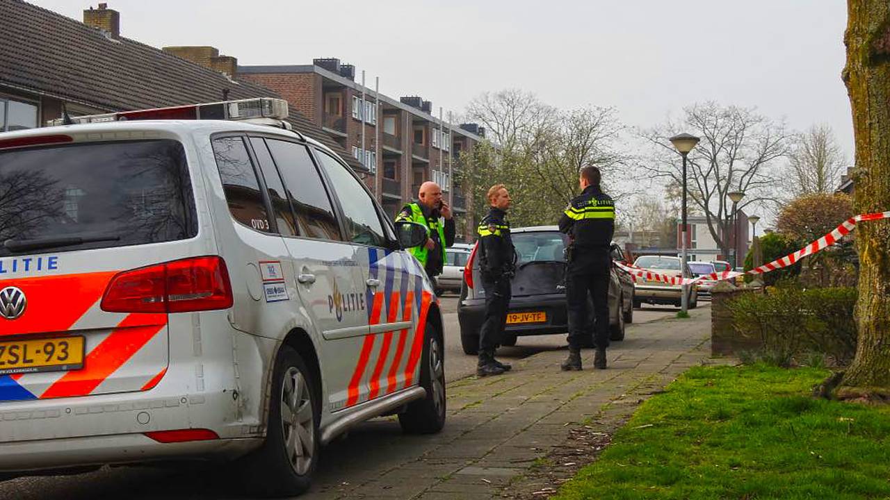 Politie ter plaatse na de melding (foto: Jozef Bijnen/SQ Vision).