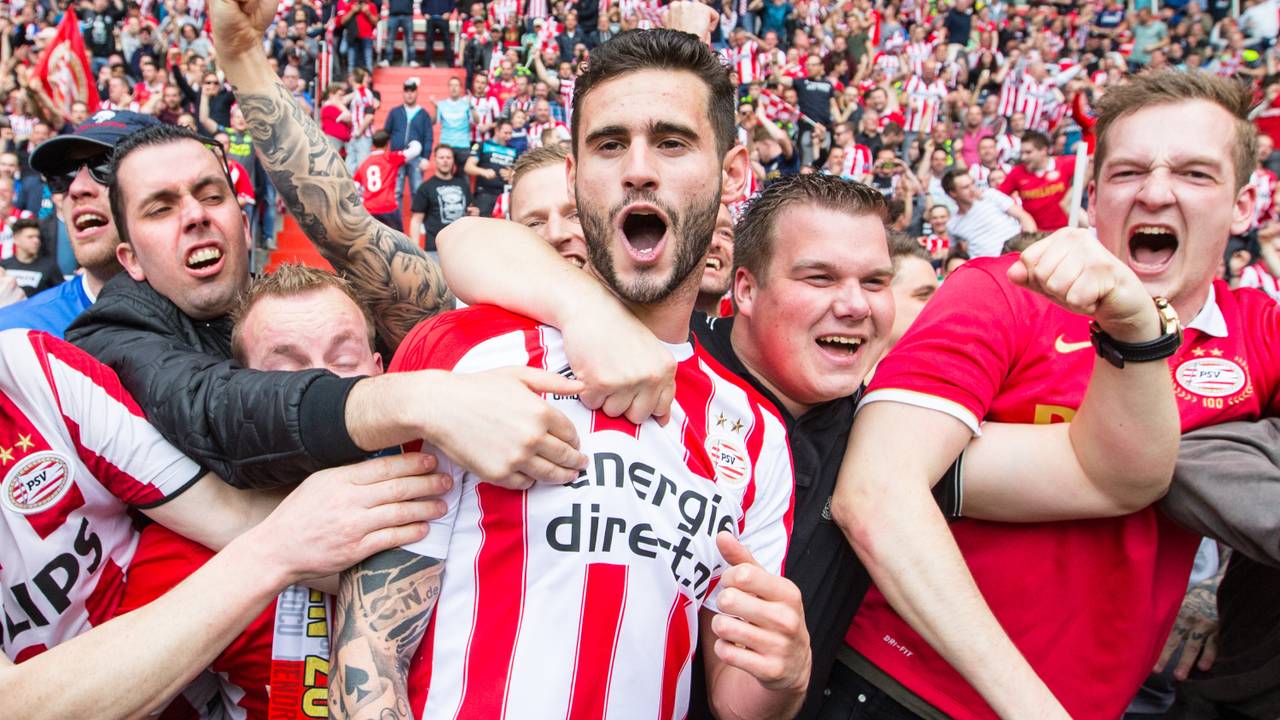 Gastón Pereiro viert zijn openingsdoelpunt in de kampioenswedstrijd tegen Ajax. (Foto: VI Images)