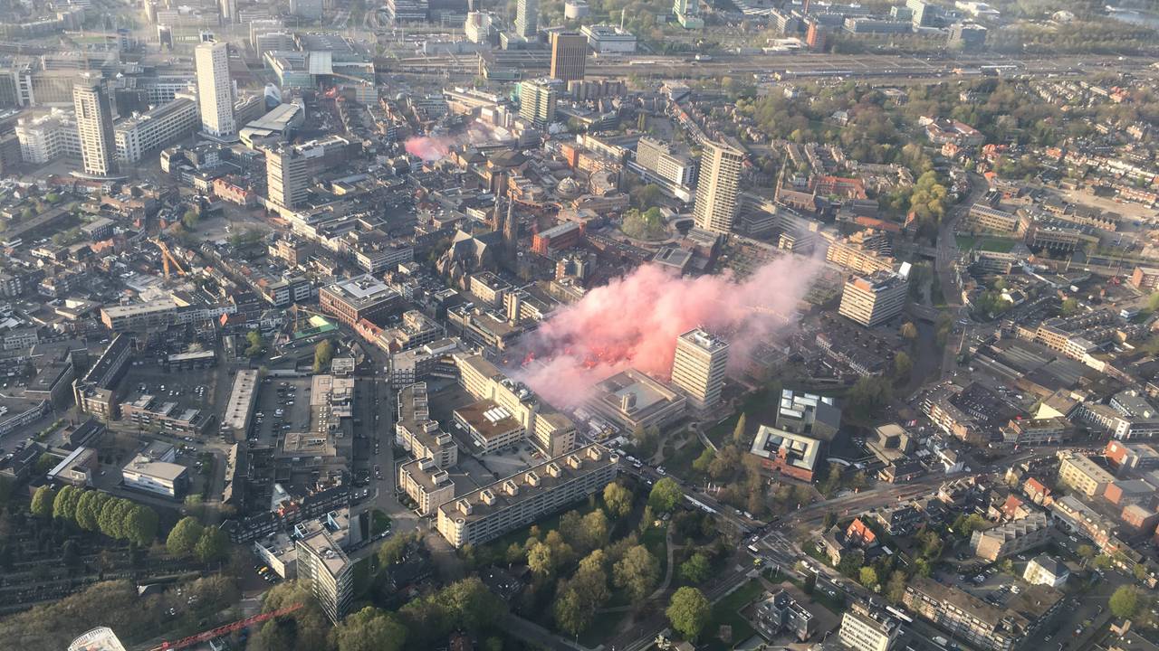 De huldiging van PSV vanuit de lucht gezien. (Foto: Niels Persoon).