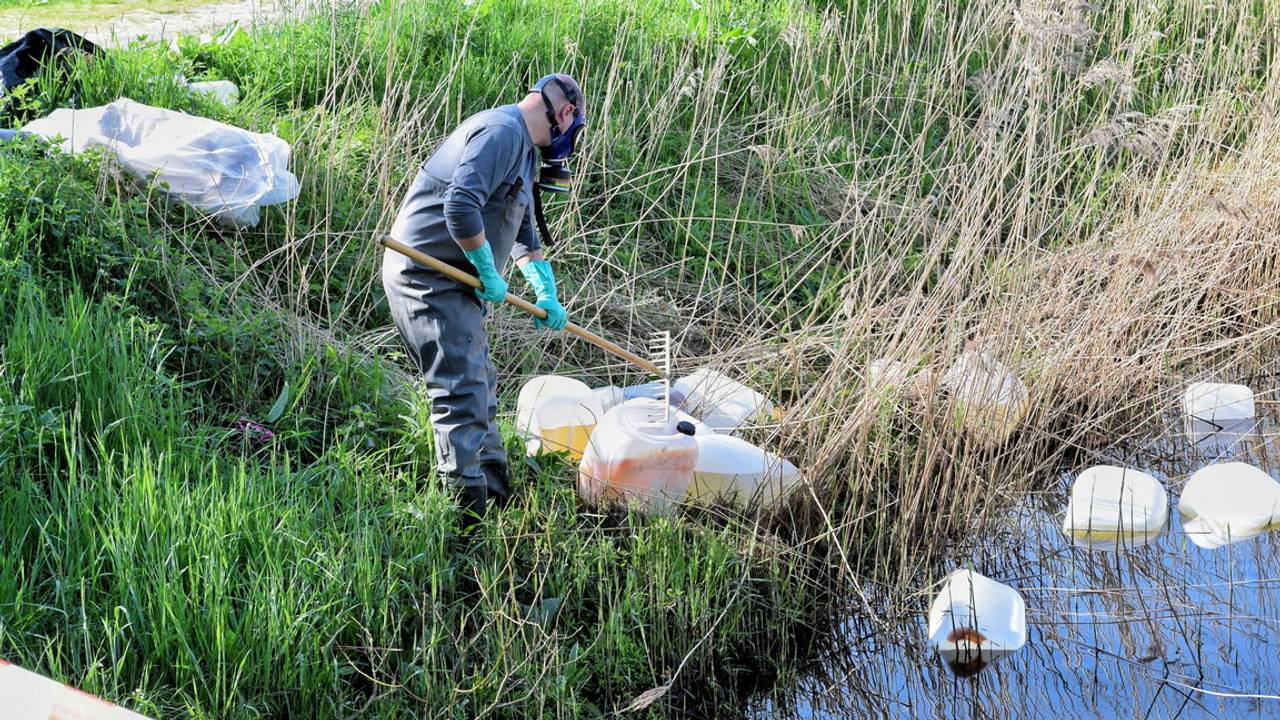 De vaten worden opgeruimd. (Foto: Toby de Kort)