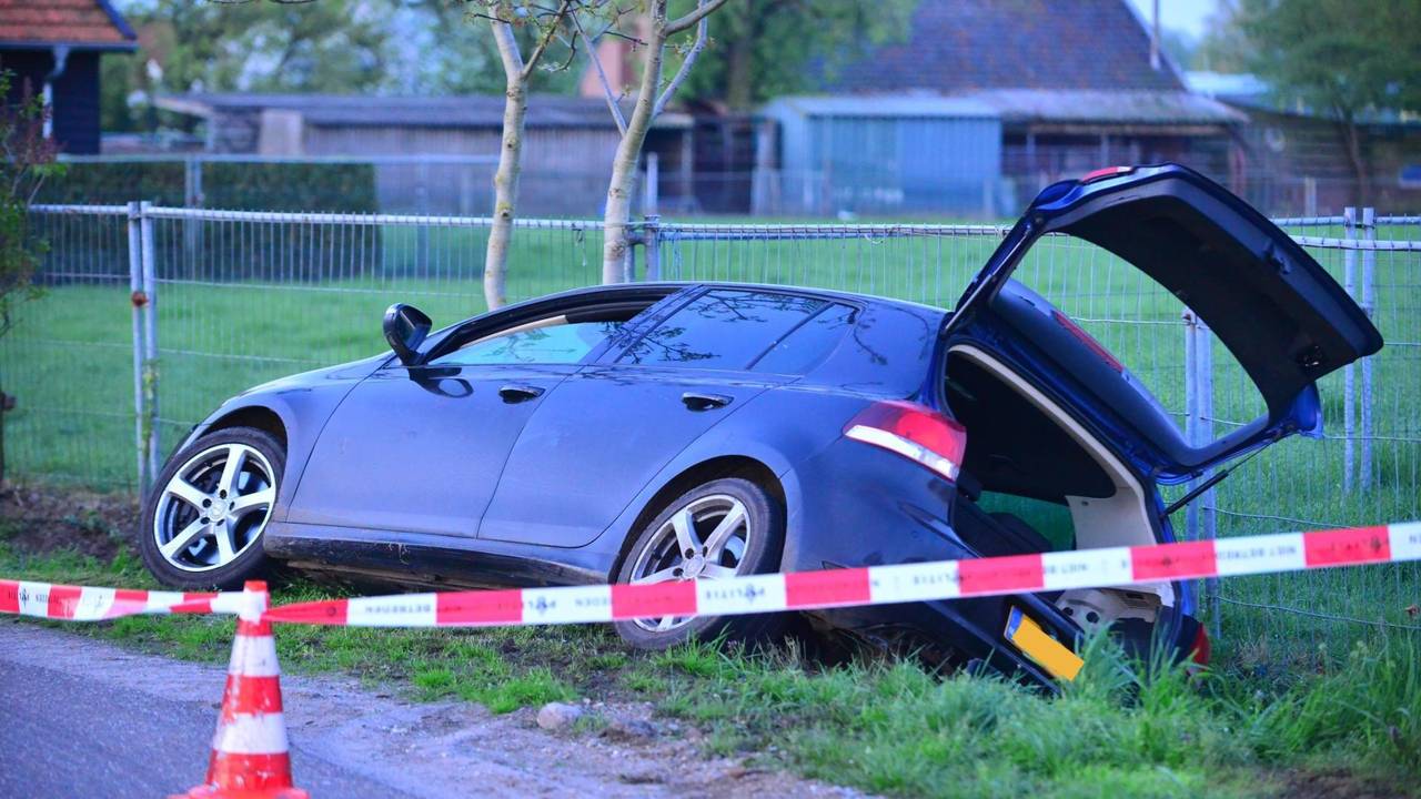 De gestolen auto werd in het Limburgse Ospel gevonden. (Foto: SQ Vision Mediaprodukties)