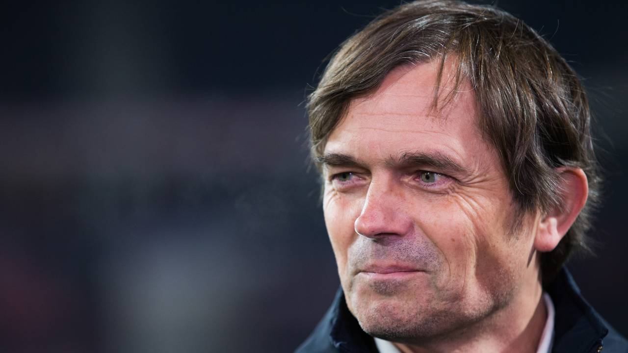 Phillip Cocu gaat niet heel het elftal omgooien komende zondag (foto: VI Images).