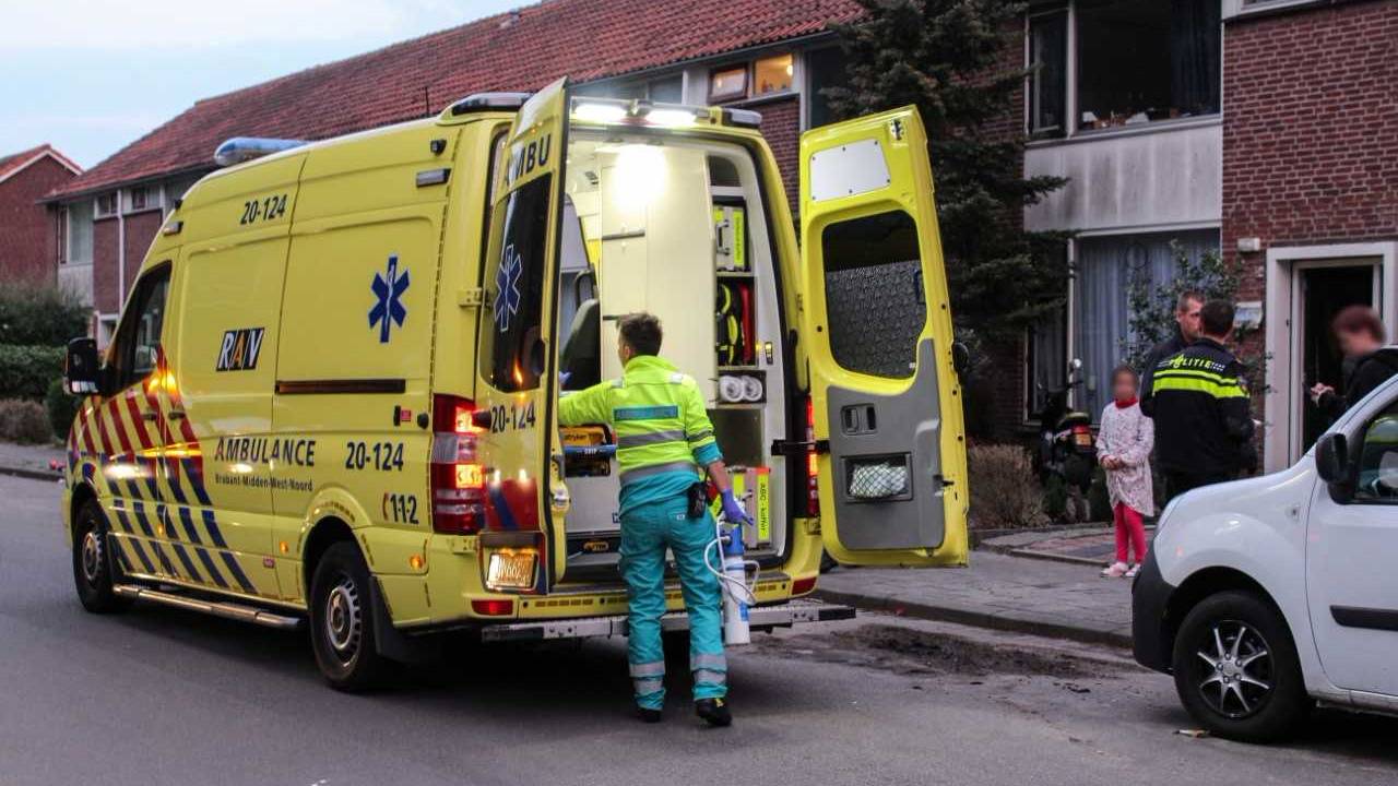 De jongen werd naar een ziekenhuis gebracht. (Foto: GinoPress)