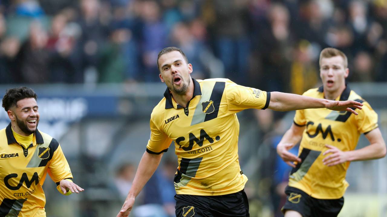 Te Vrede na zijn goal tegen Heerenveen (foto: VI Images).