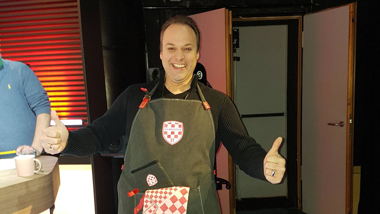 Frans Bauer in Omroep Brabant schort is er klaar voor (Foto: Edwin van Loon).