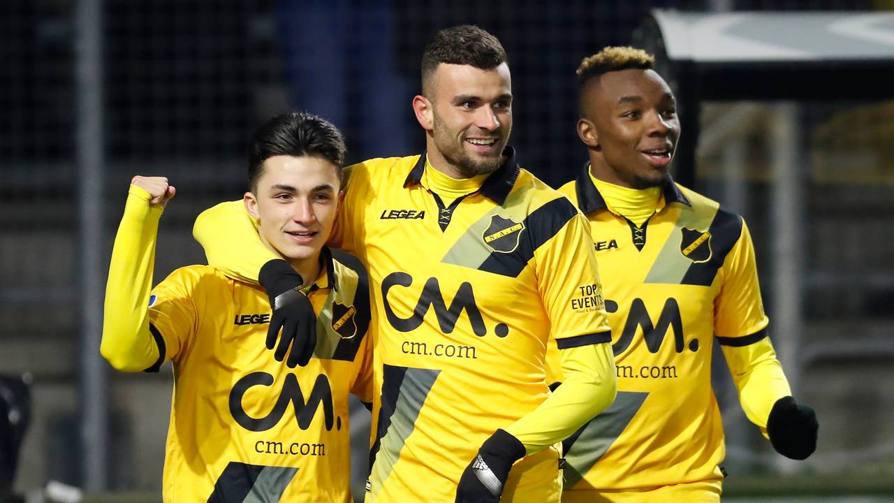 Manu Garcia viert zijn treffer tegen Heracles Almelo (foto: VI Images).