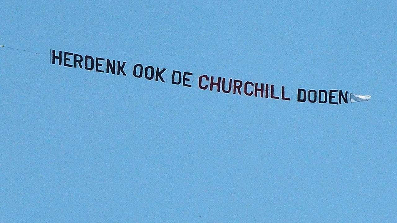 De opvallende reclamesleep (Foto: Erland van der Aa).