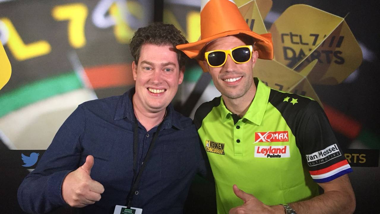 Omroep Brabant-verslaggever Joost van Erp liet de kans niet onbenut om met Robin van Persie om te foto te gaan