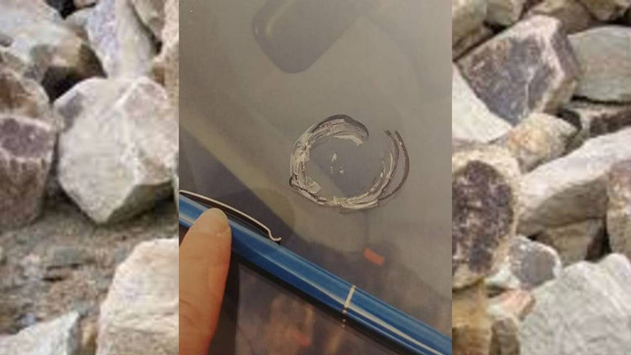 De beschadigde voorruit van de auto (Foto: Boni Donkers/PxHerecom2).