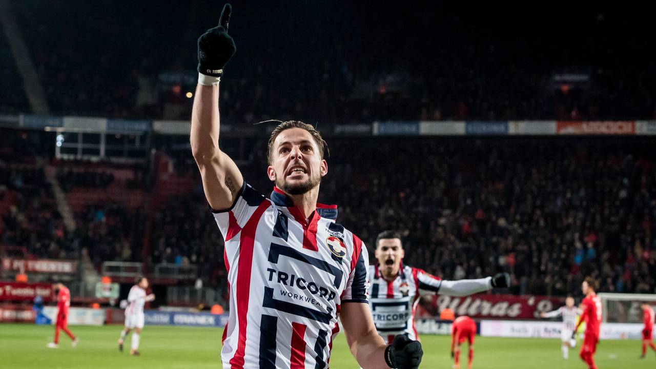 Fran Sol na zijn doelpunt in de uitwedstrijd tegen FC Twente (foto: VI Images).
