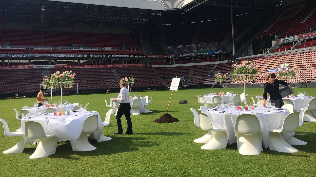 Voorbereiding voor een speciaal groen etentje. (Foto: Jos Verkuijlen)