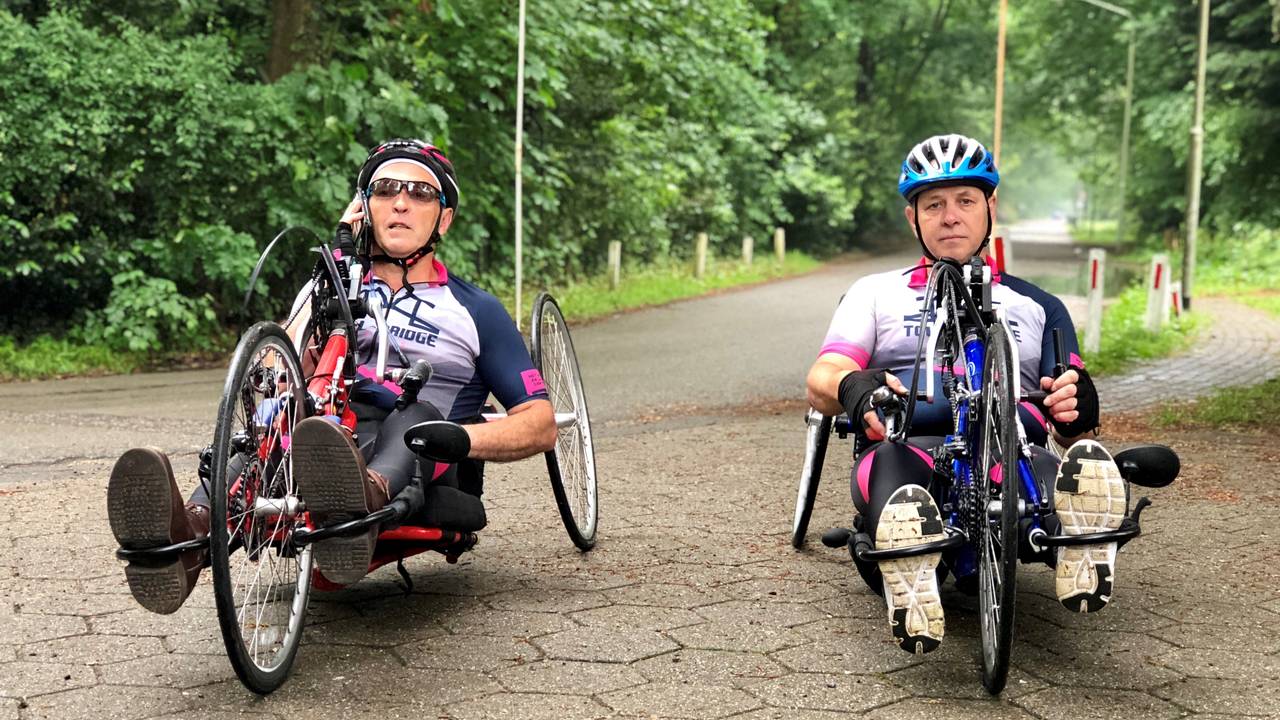 Henri en Neel gaan per handbike een Oostenrijkse berg beklimmen. (Foto: Edwin Vossen)