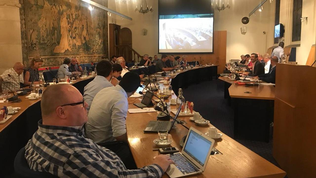 Wethouder Van der Weegen moest zich nogmaals verantwoorden. (Foto: Eva de Schipper)