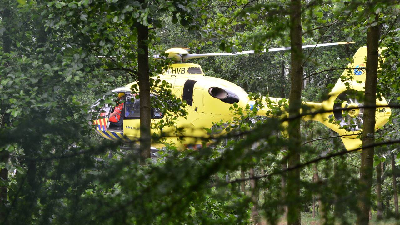 Een traumahelikopter kwam ter plekke om hulp te verlenen. (Foto: Perry Roovers/SQ Vision)