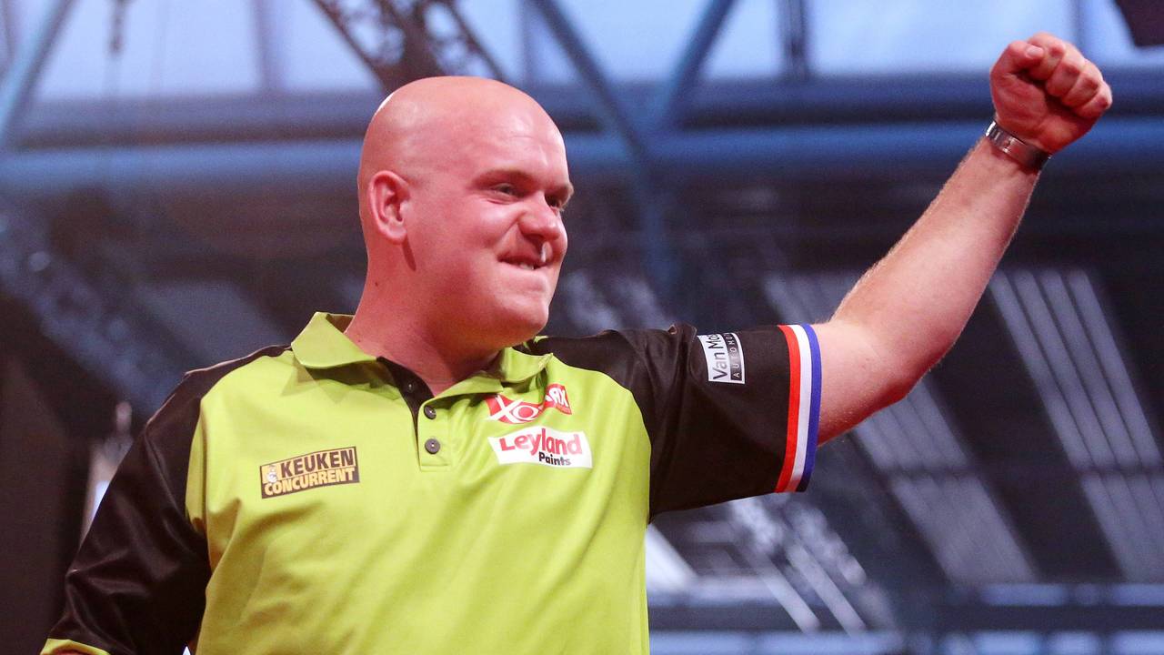 Michael van Gerwen won makkelijk van Vincent van der Voort. (Foto: VI Images)