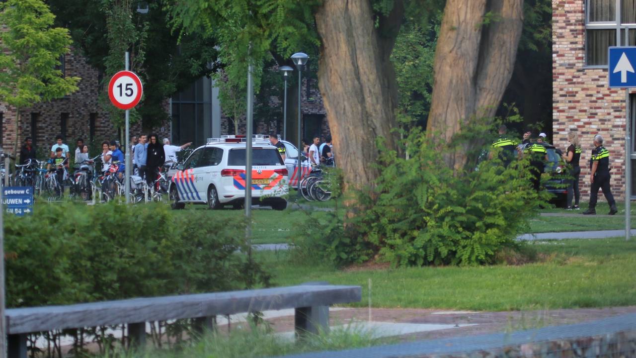 Een persoon werd zondagavond zwaargewond naar het ziekenhuis gebracht na een steekpartij. (Foto: SK-Media)