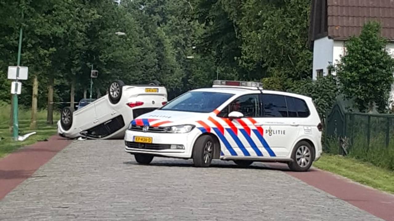 De auto kwam op z'n kop terecht