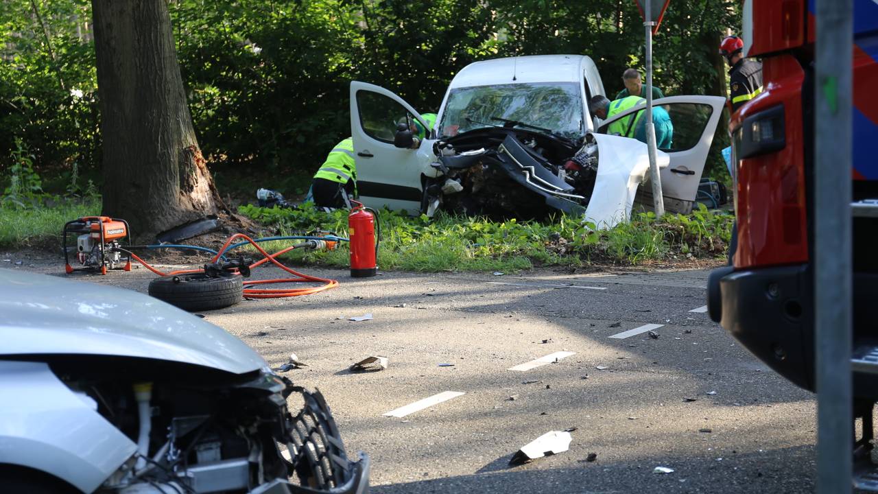 18 jarige jongen overleden na ernstig ongeluk rucphen 19 jarige zwaargewond omroep brabant