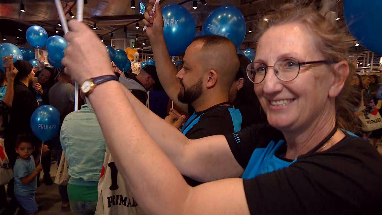 Medewerkers wachten eerste klanten Primark op