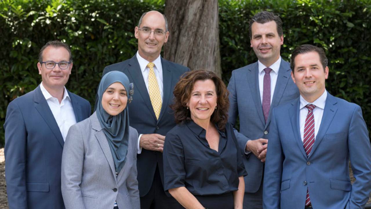 Mario Jacobs, Esmah Lahlah, Oscar Dusschooten, Marcelle Hendrickx, Berend de Vries en Erik de Ridder (Foto: Breedveld).