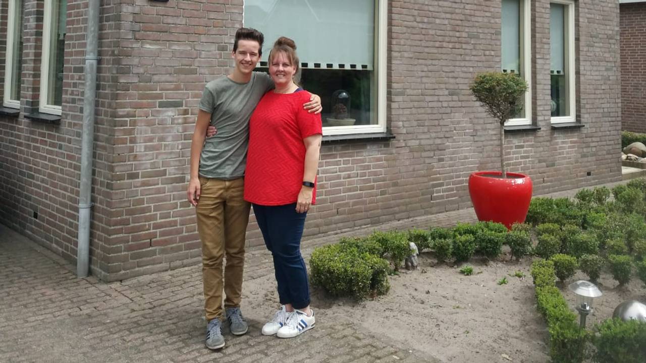 Lorenzo (16) en zijn moeder Nancie (49) zijn onwijs trots op elkaar (foto: Lorenzo de Laat)