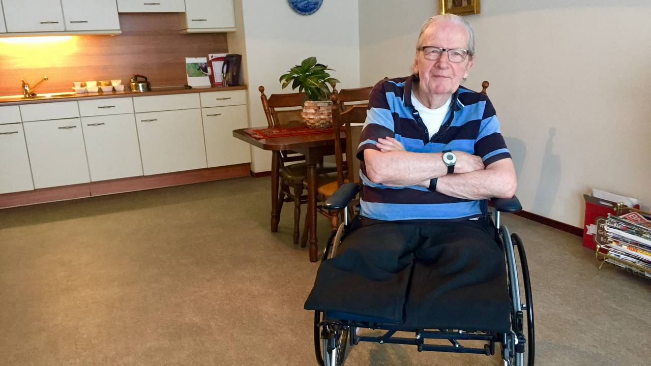 Joop in zijn rolstoel