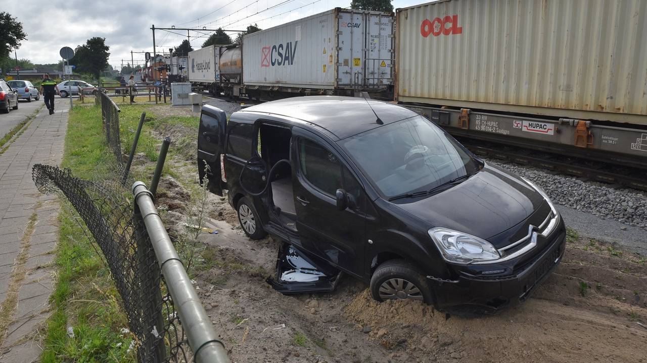 De automobilist bleek dronken. (Foto: Toby de Kort)