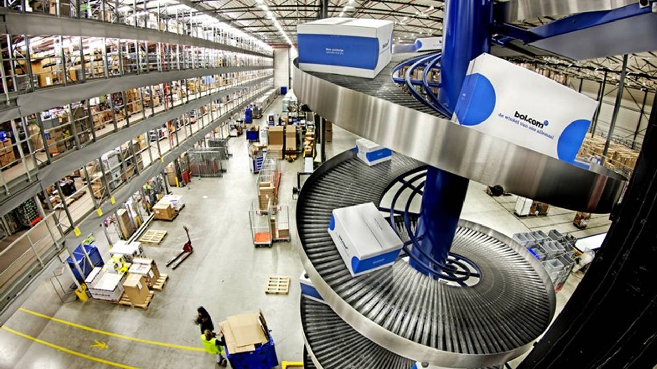 Het nieuwe distributiecentrum van Bol.com in Waalwijk.