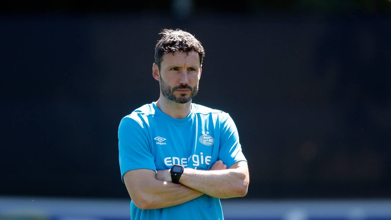 Mark van Bommel aan het roer bij PSV. (Foto: VI Images)