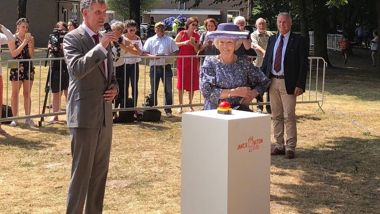 Prinses Beatrix op het feestje van Jantje Beton. (Foto: Erik Peeters)