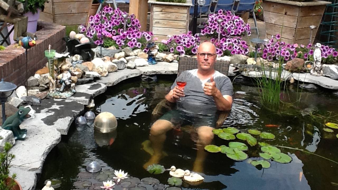 Hoe koel je af als je geen zwembad hebt? Zo dus (Foto: Piet Machielsen)