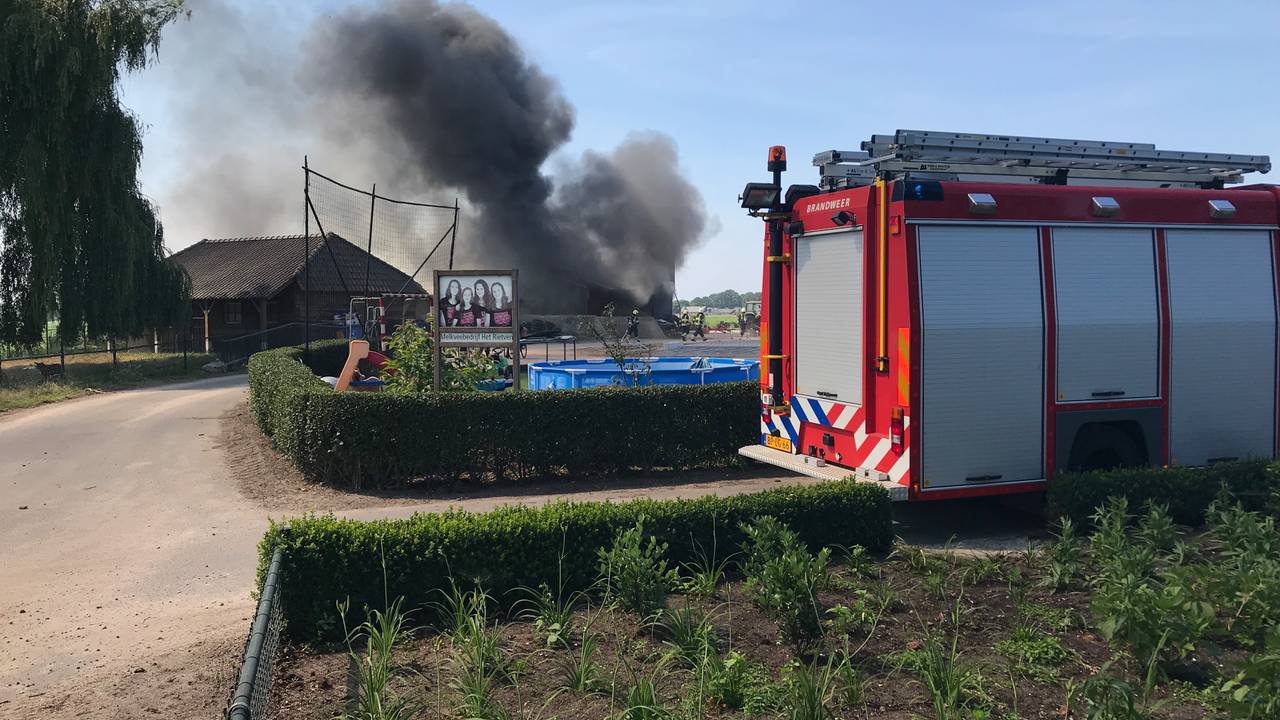 In de schuur brak brand uit. (Foto: Danny van Schijndel)