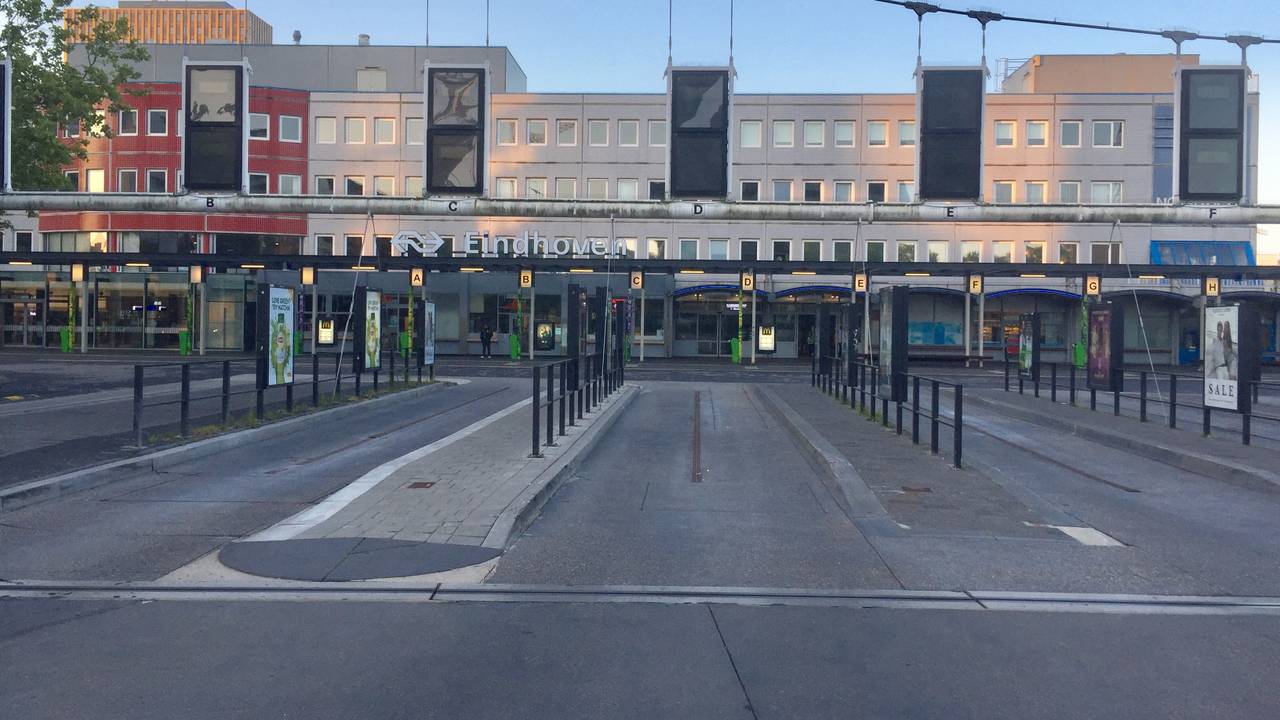 Het is stil op het busstation in Eindhoven. (Foto: Hans van Hamersveld)