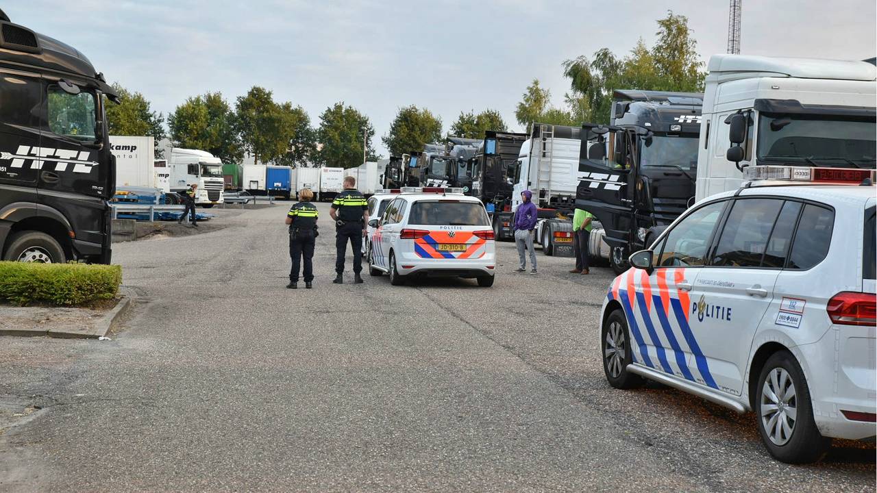 De politie doet onderzoek. (Foto: Toby de Kort)