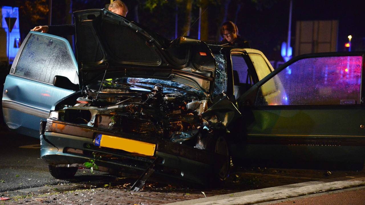 Van de auto is weinig meer over. (Foto: Perry Roovers/SQ Vision)