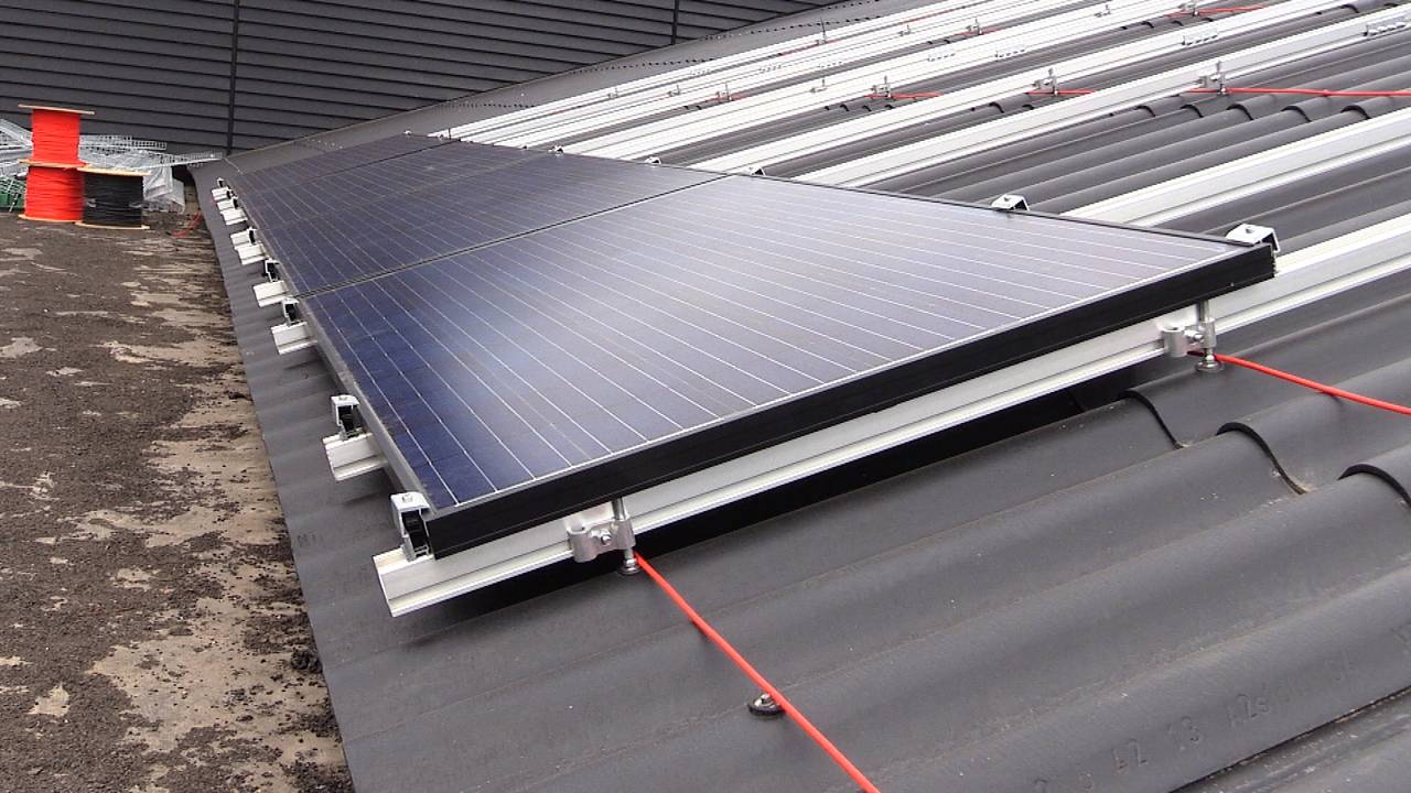 Zonnepanelen op het dak van een boer in Boxtel. (foto: Raymond Merkx)