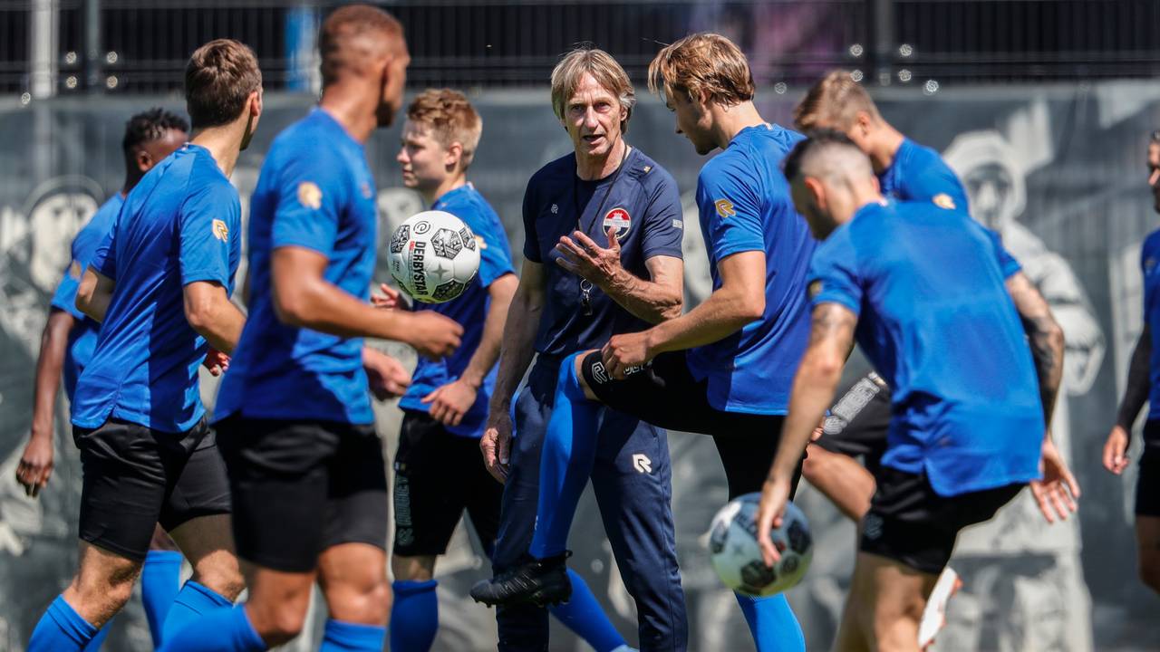 Adrie Koster heeft met Michael Woud na Mattijs Branderhorst en Timon Wellenreuther nu ook een derde doelman (foto: VI Images).