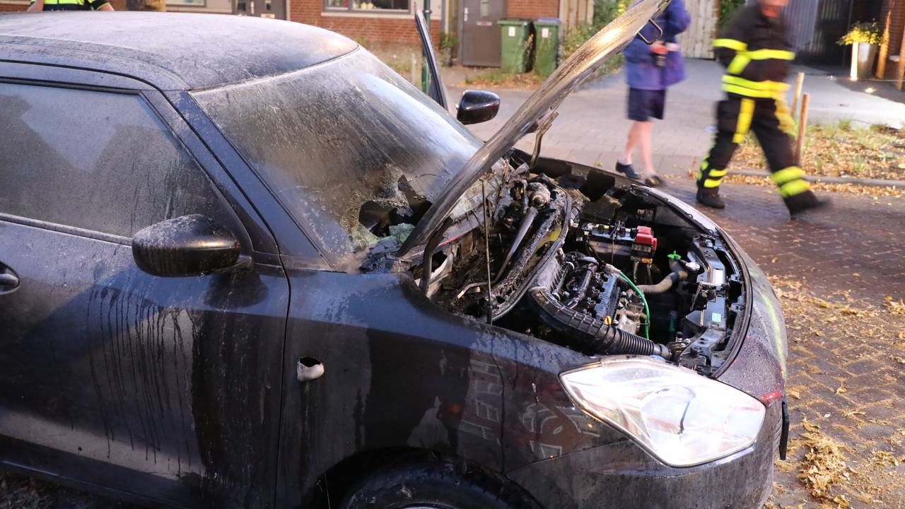 De derde auto van het stel ging in vlammen op. (Foto: Erik Haverhals/FPMB)