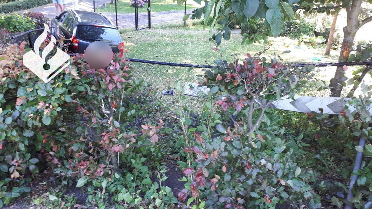 Ontsnapte gevangene crasht na achtervolging in tuin en wordt aangehouden. (Foto: politie)