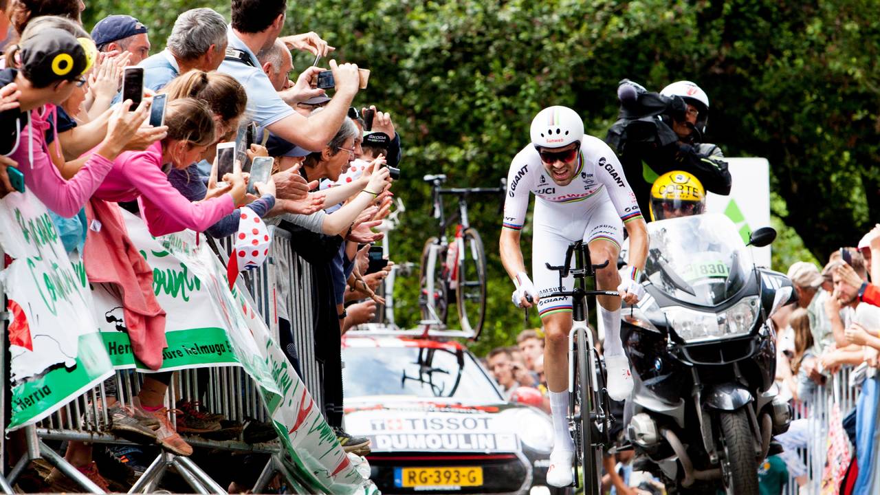 Tom Dumoulin tijdens de tijdrit zaterdag. (Foto: VI Images)