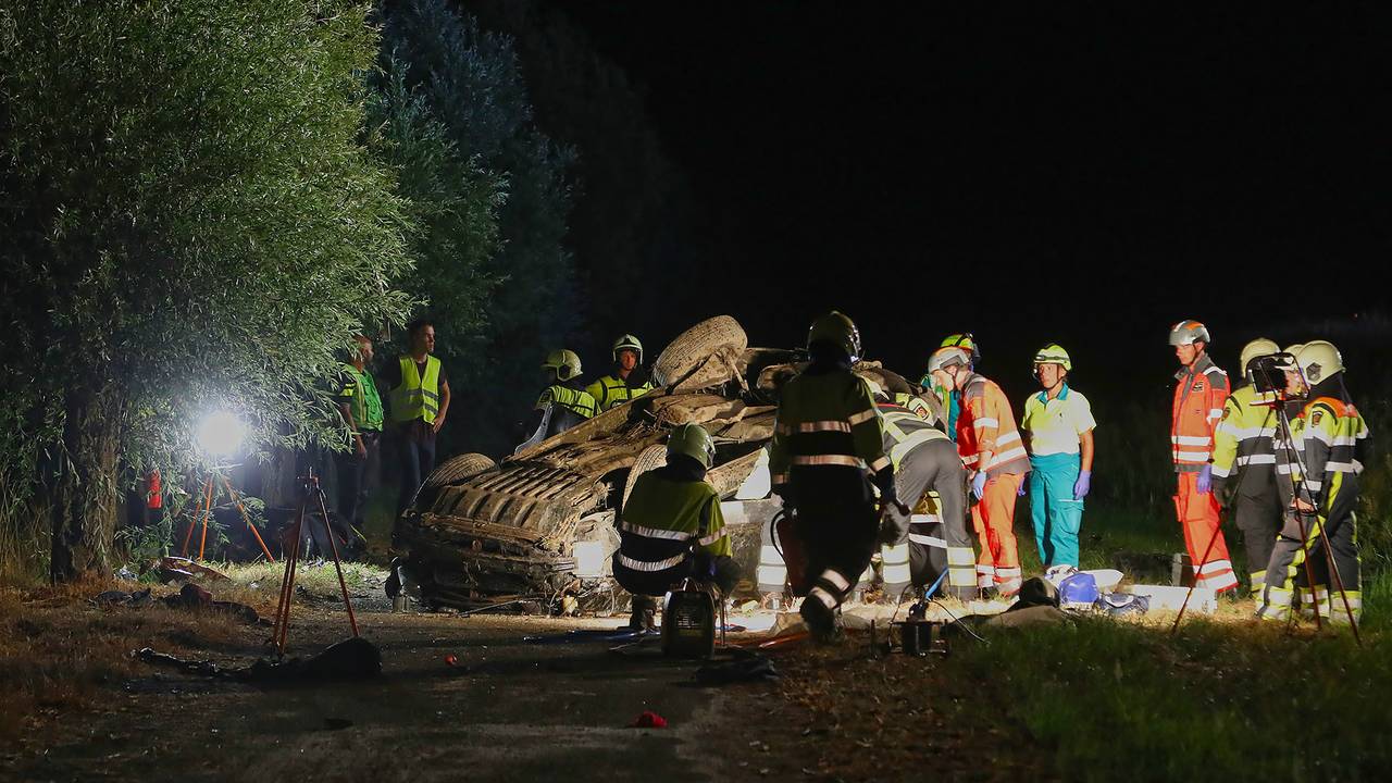 Veel hulp na het ongeluk (foto: Gabor Heeres / SQ Vision).